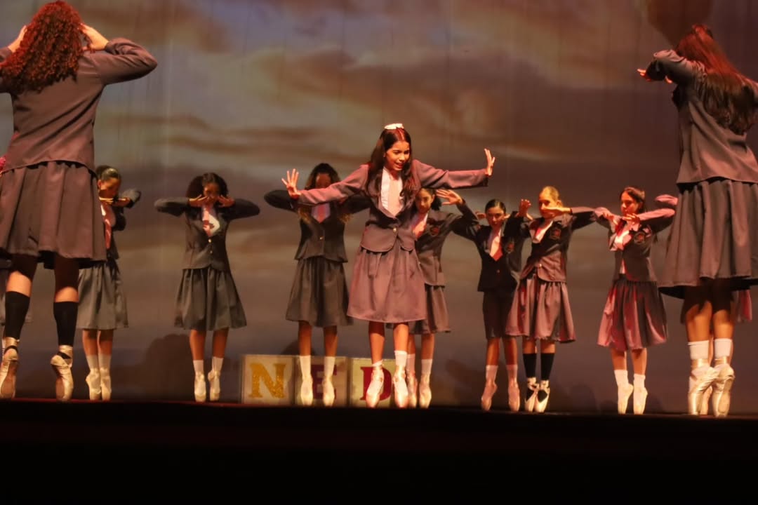 Bailarinas em sapatilhas de ponta no Matilda